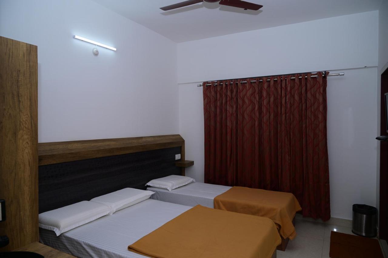 B Six Hotel บังกาลอร์ ภายนอก รูปภาพ