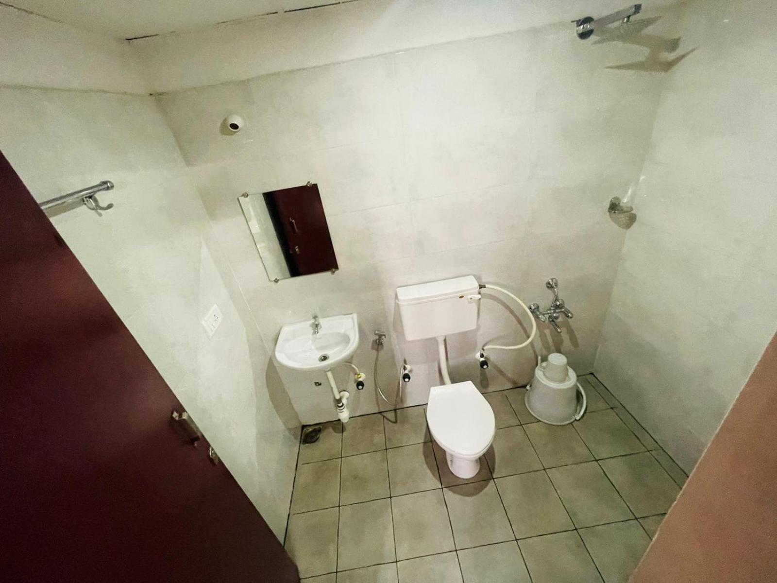 B Six Hotel บังกาลอร์ ภายนอก รูปภาพ