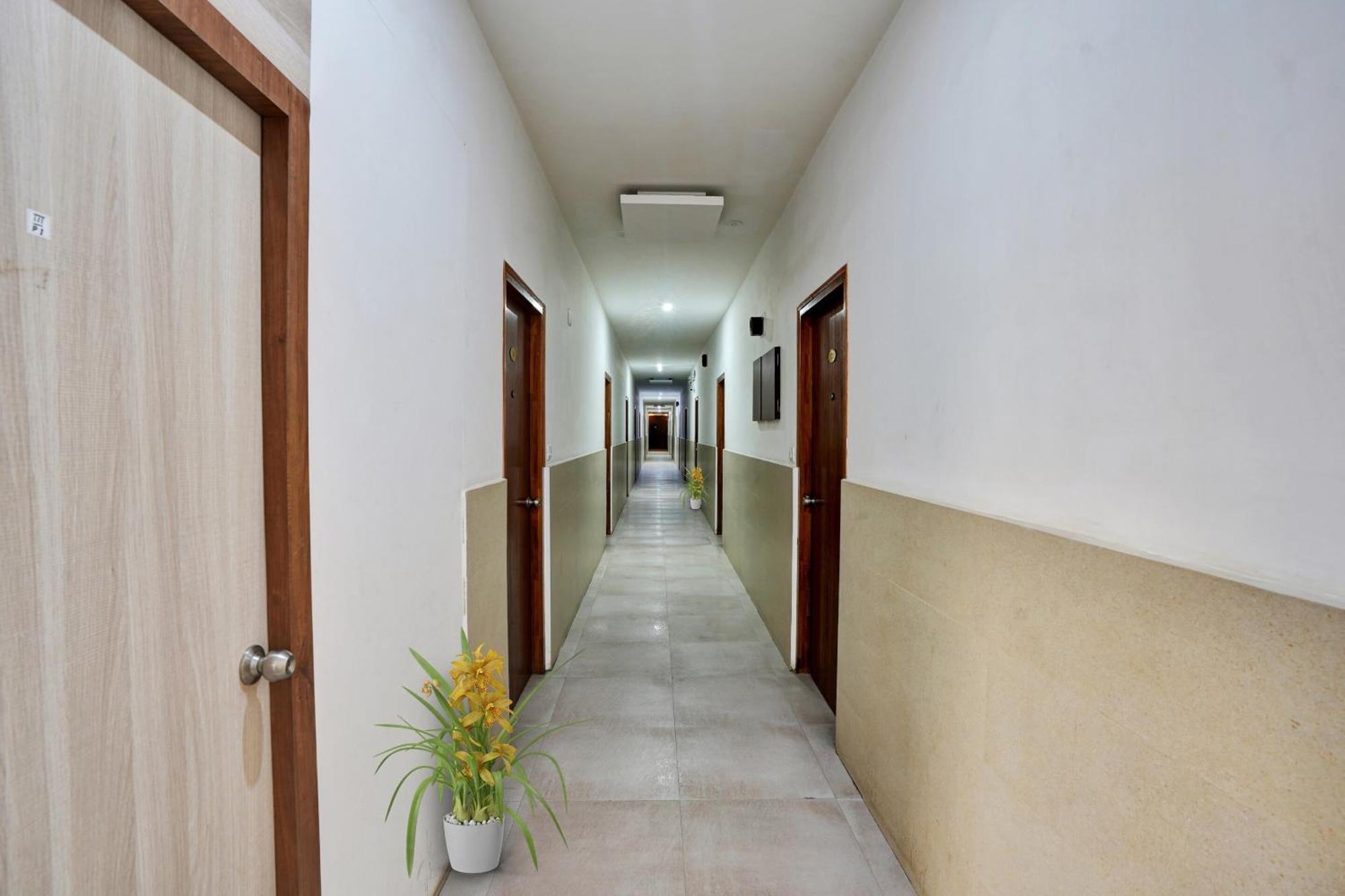 B Six Hotel บังกาลอร์ ภายนอก รูปภาพ