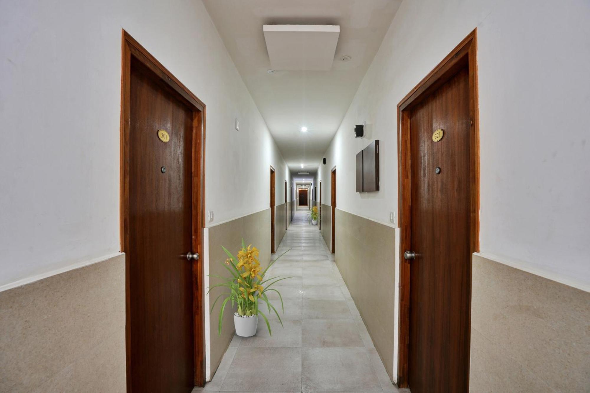 B Six Hotel บังกาลอร์ ภายนอก รูปภาพ