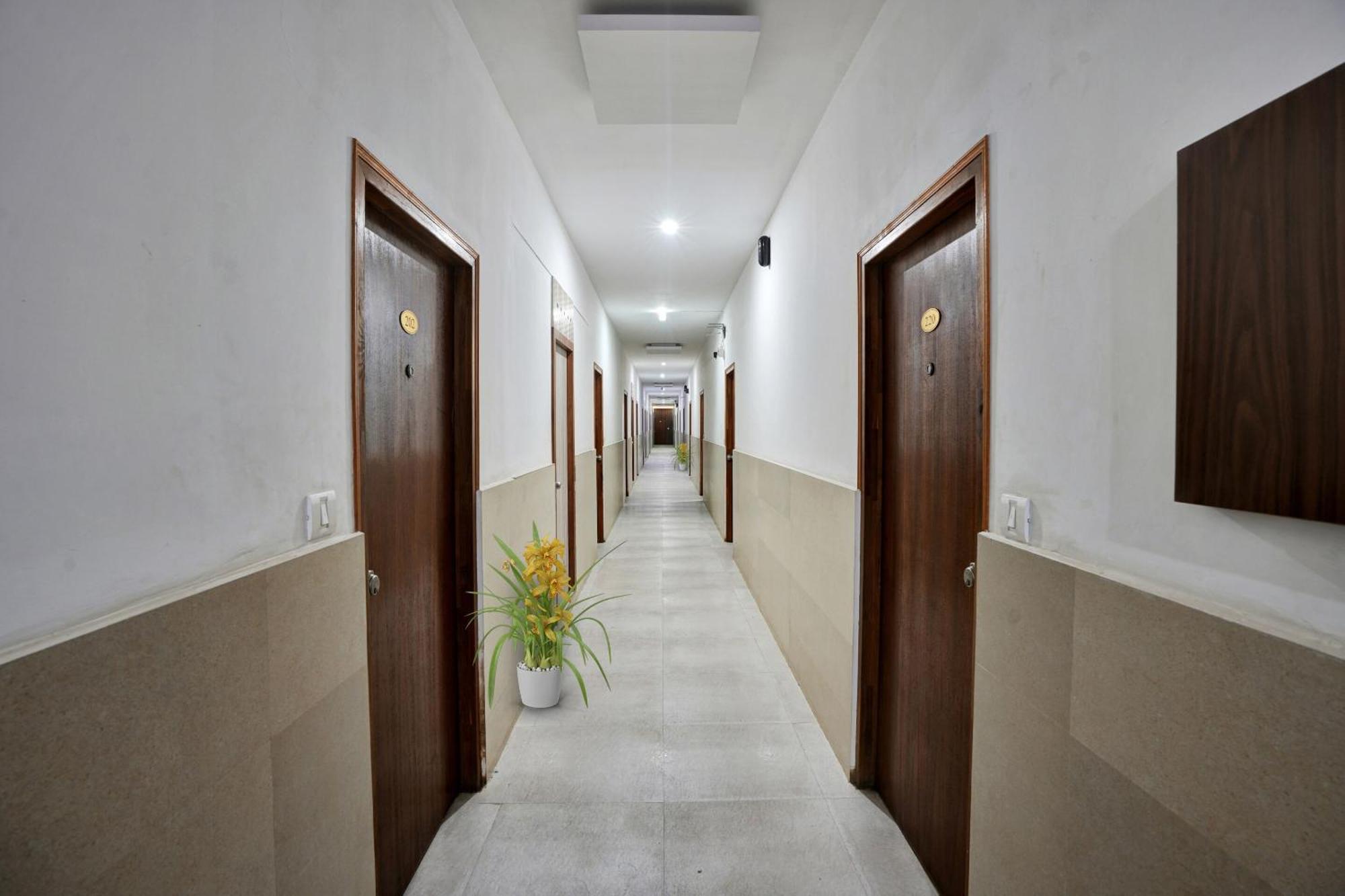 B Six Hotel บังกาลอร์ ภายนอก รูปภาพ