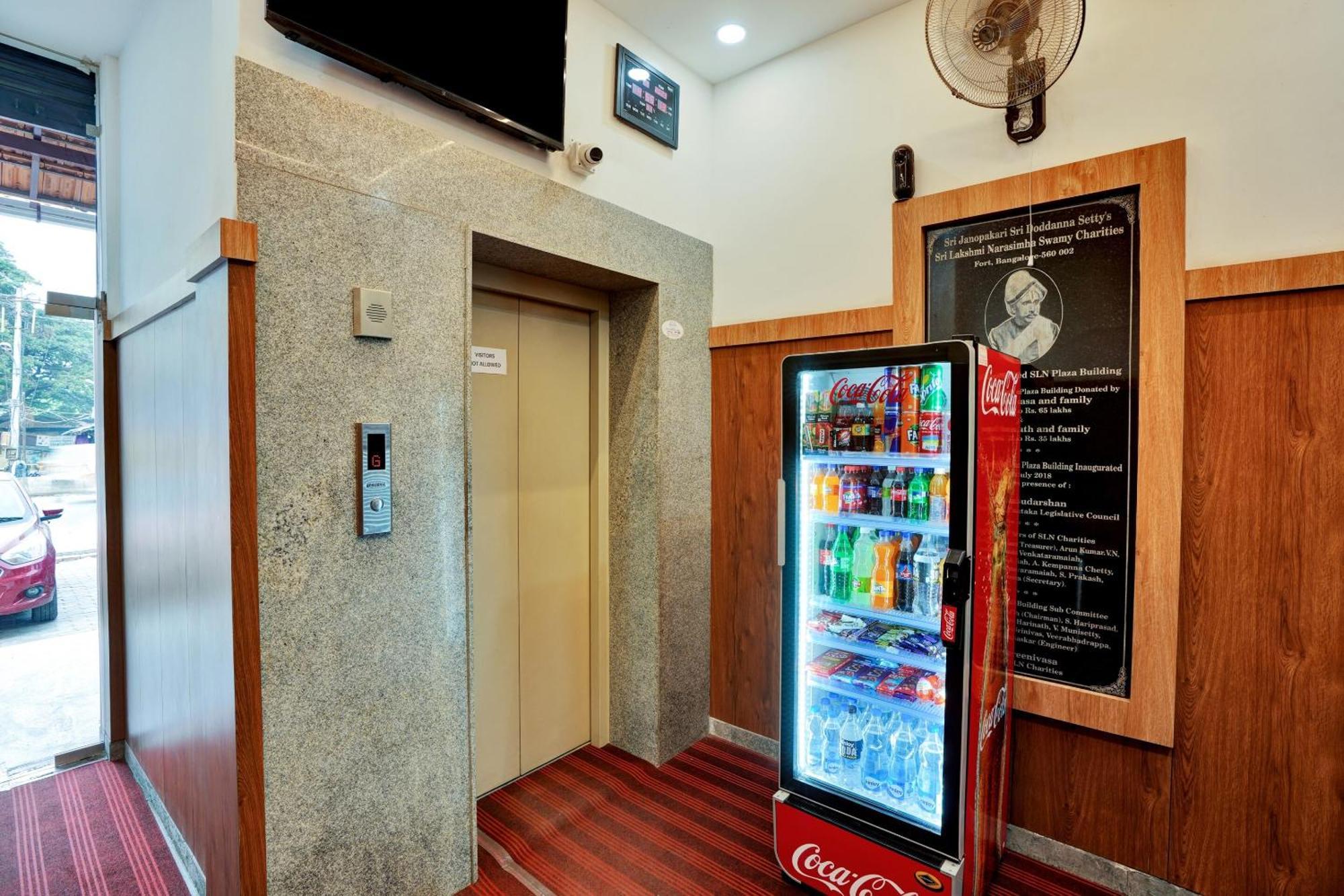 B Six Hotel บังกาลอร์ ภายนอก รูปภาพ